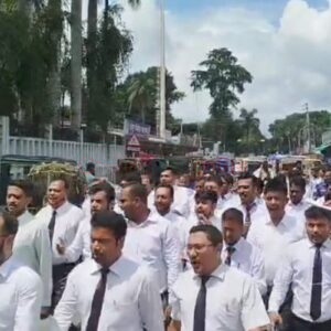 বিচারক সুজন মিয়ার অপসারণ দাবিতে আইনজীবীদের বিক্ষোভ
